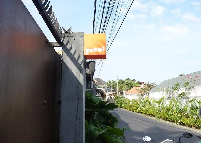 Spacious Family & Office Canggu, With Cats Ferienhaus Canggu