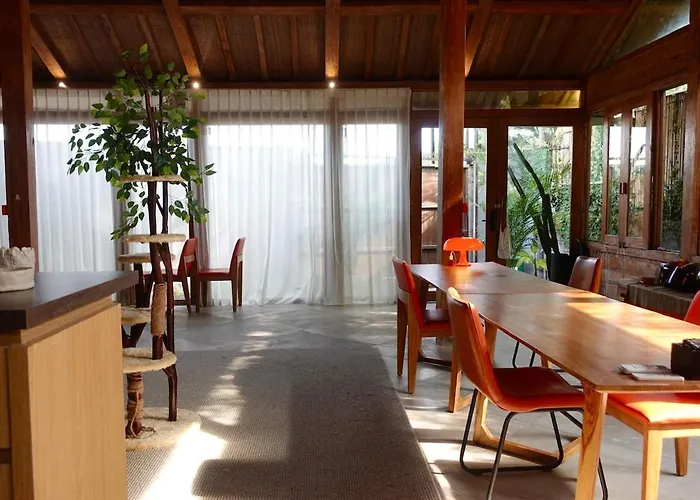 Ferienhaus Spacious Family & Office Canggu, With Cats *