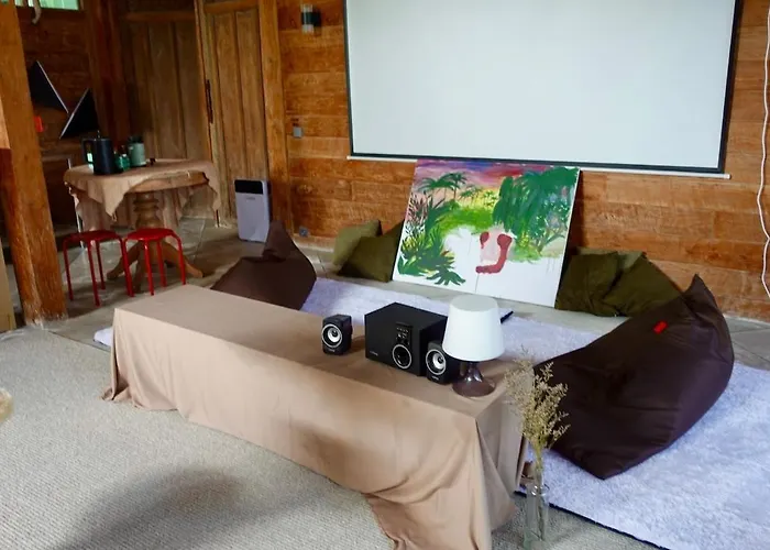 Spacious Family & Office Canggu, With Cats Ferienhaus Canggu